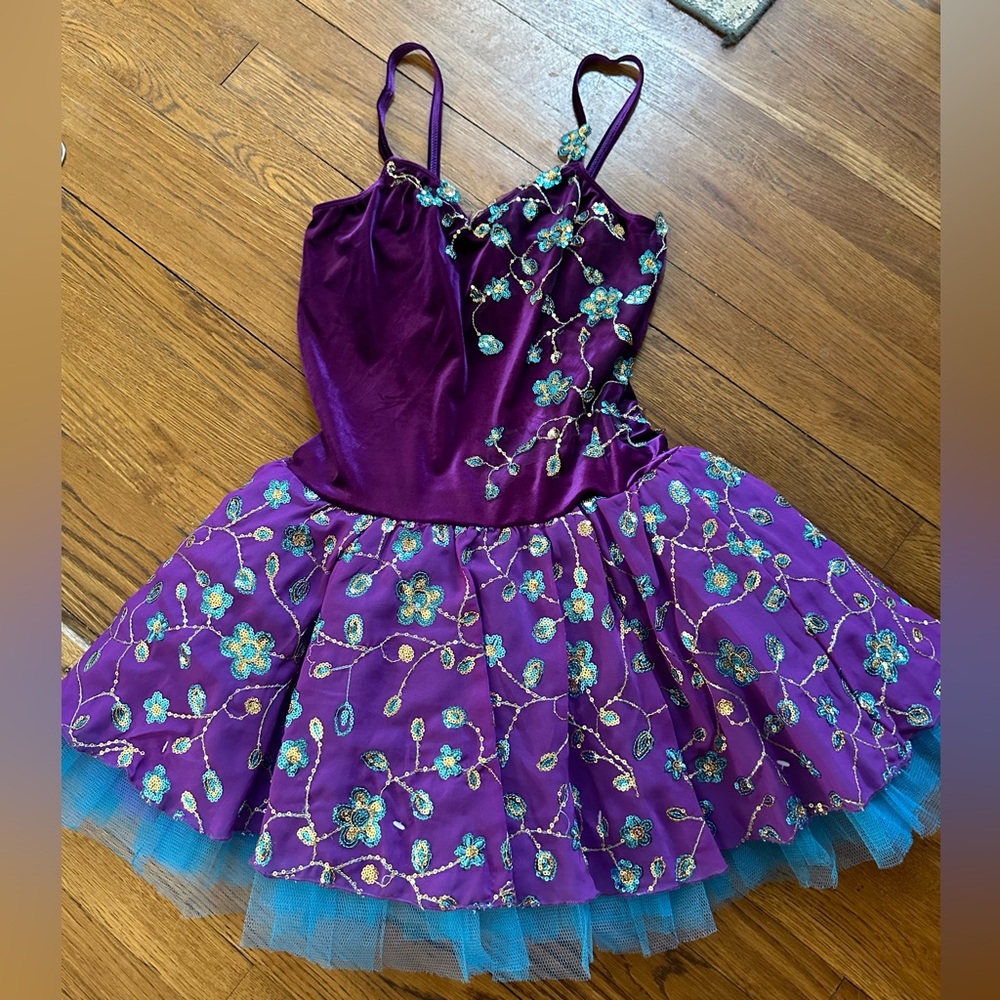 Medium adult costume bundle. Can be sold separately!!!!